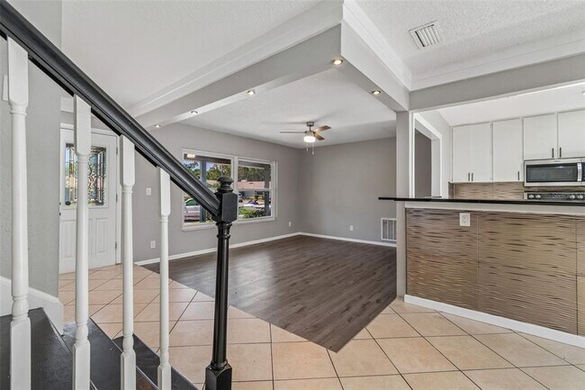 Building Photo - 7111 Gateway Ct