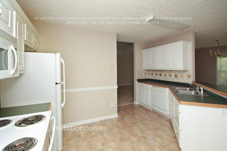 Building Photo - 2720 Hidden Creek Dr SW