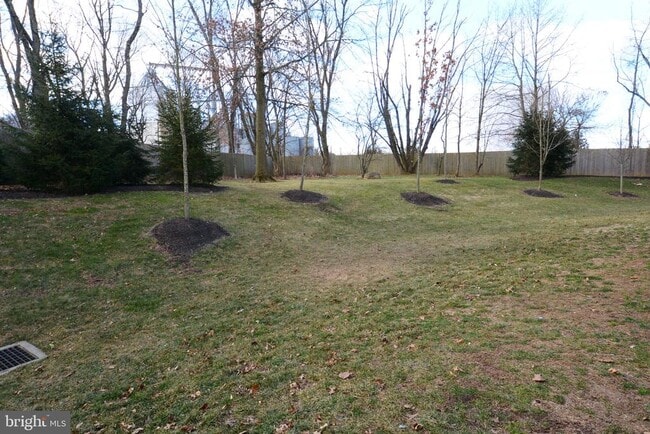 Building Photo - 326 W Hamlin Ave