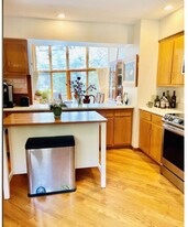 Building Photo - 9 Berrill Farms Ln