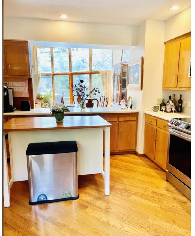 Building Photo - 9 Berrill Farms Ln