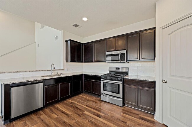 Building Photo - 108 Schuster Ct