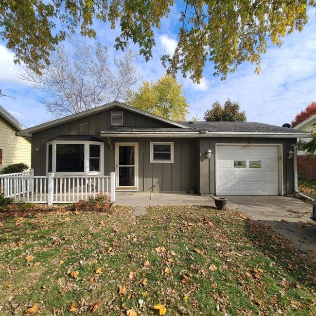 Primary Photo - 912 East Ave