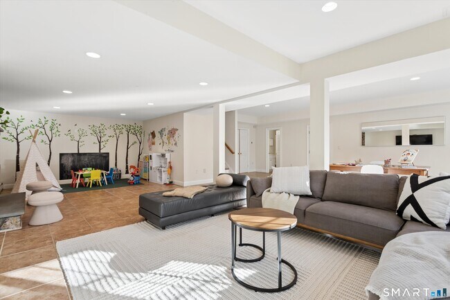 Building Photo - 166 Edward Pl