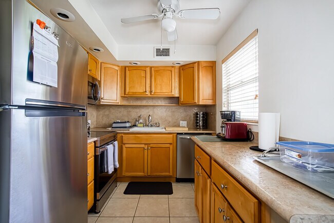 Building Photo - 438 Mansfield K