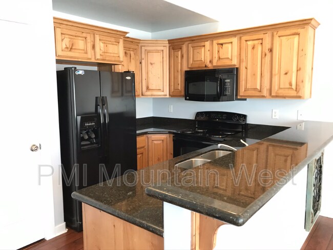 Building Photo - 1039 950 N