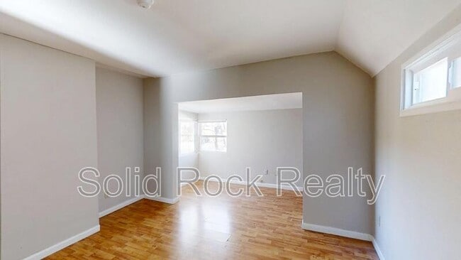 Building Photo - 219 N Institute St