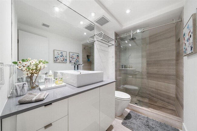 Building Photo - 1111 Crandon Blvd