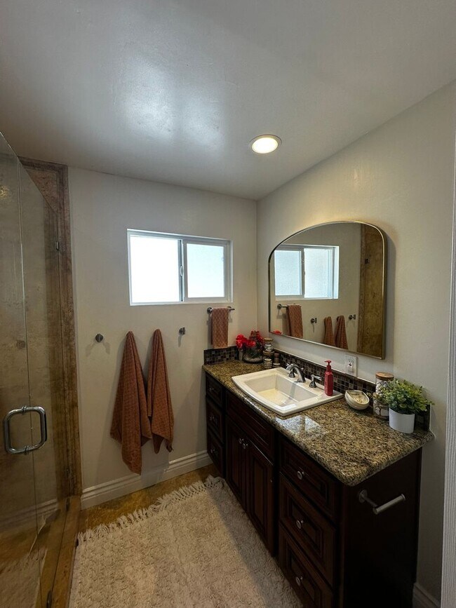 Building Photo - Gorgeous 3-Bedroom 2 bath Home with Pool A...