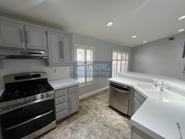 Building Photo - 14786 Shadow Dr