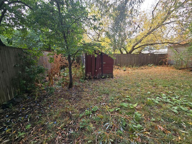 Building Photo - Large Beautiful South Hill Home! Available...