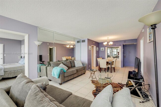 Building Photo - 3725 S Ocean Dr