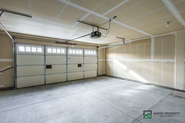 Building Photo - Upgraded 4 bed 3 bath home