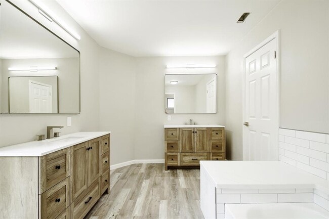 Building Photo - 14926 Eminence