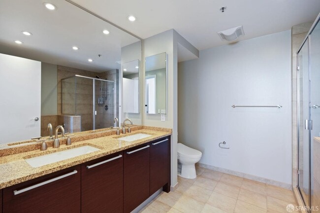 Building Photo - 425 1st St