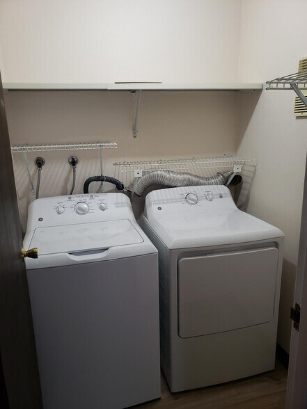 Building Photo - 13352 E Jewell Ave