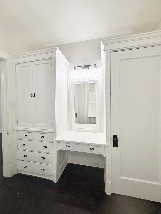 Building Photo - 3920 Fannin St