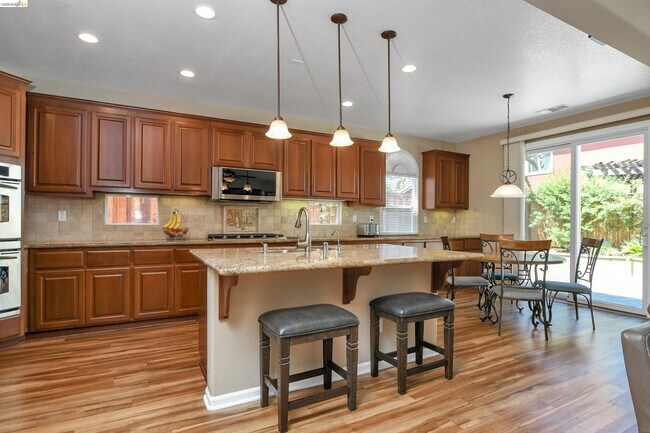 Building Photo - 5563 Arcadia Cir