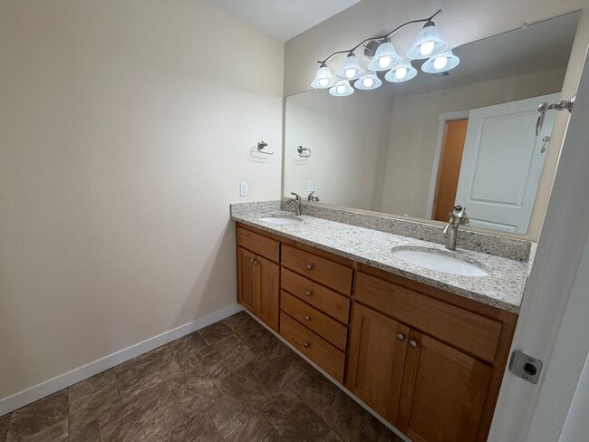 Building Photo - MOVE IN SPECIAL: HALF OFF FIRST MONTH'S RE...