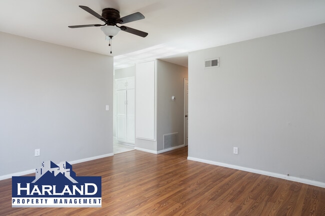 Building Photo - 8547 Aquarius Dr