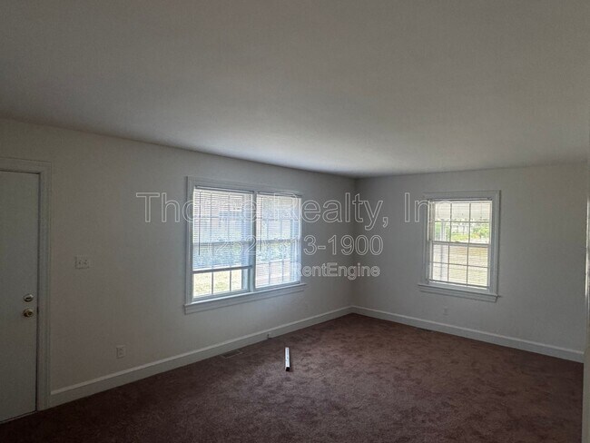 Building Photo - 3920 Sunset Ave