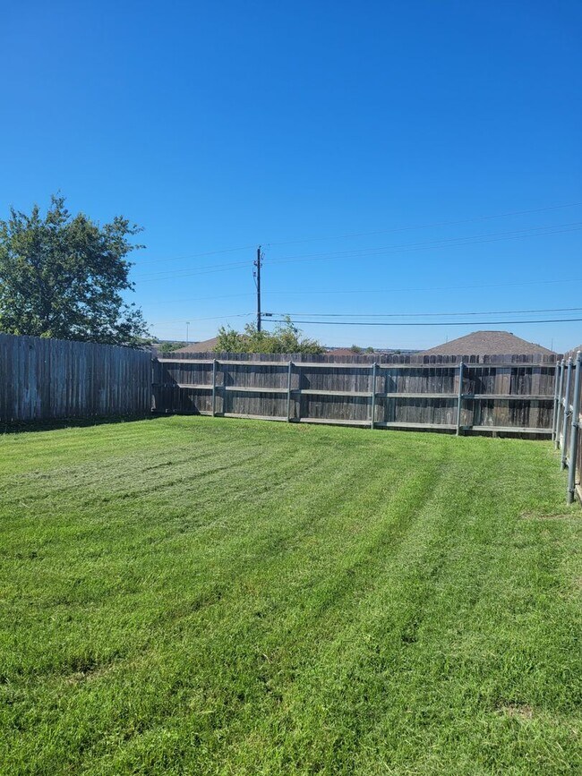Building Photo - 3601 Dustin Ct