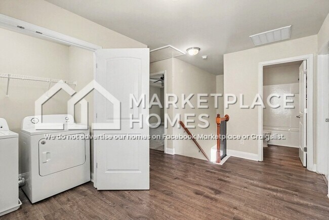 Building Photo - 6121 Hickory Ln Dr