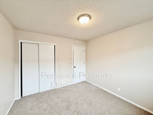 Building Photo - 928 NE 86th St