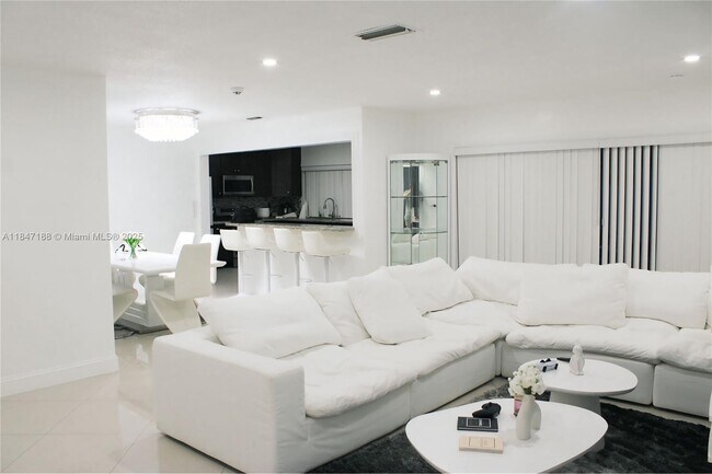 Building Photo - 8457 Sheraton Dr