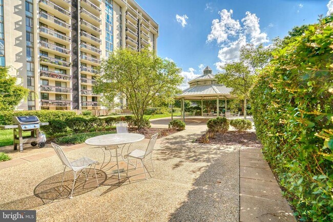 Building Photo - 5300 Holmes Run Pkwy