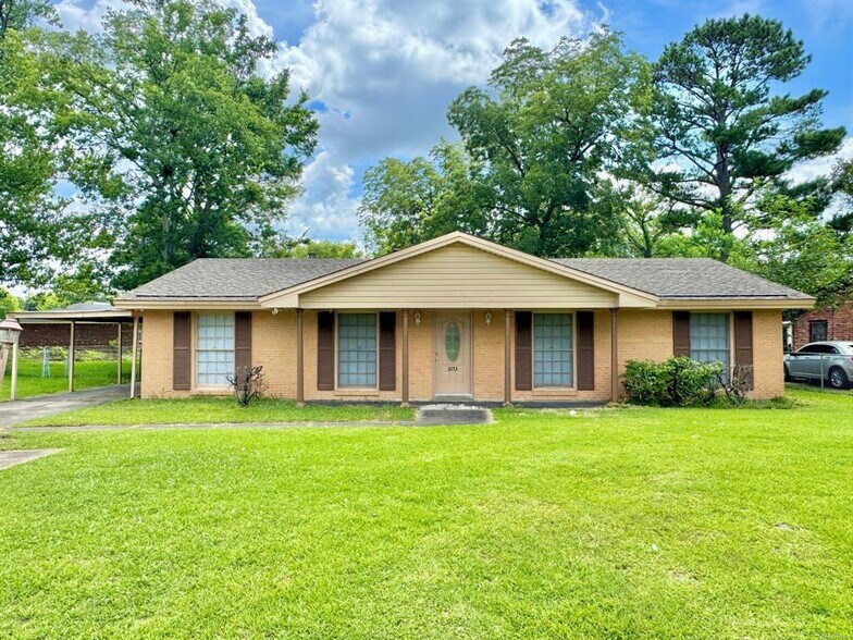 Building Photo - 3253 Windwood Dr