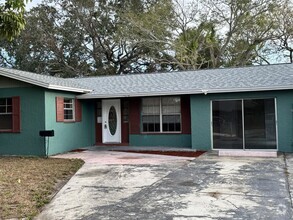 Building Photo - Spacious 3/1 home with private yard and drive