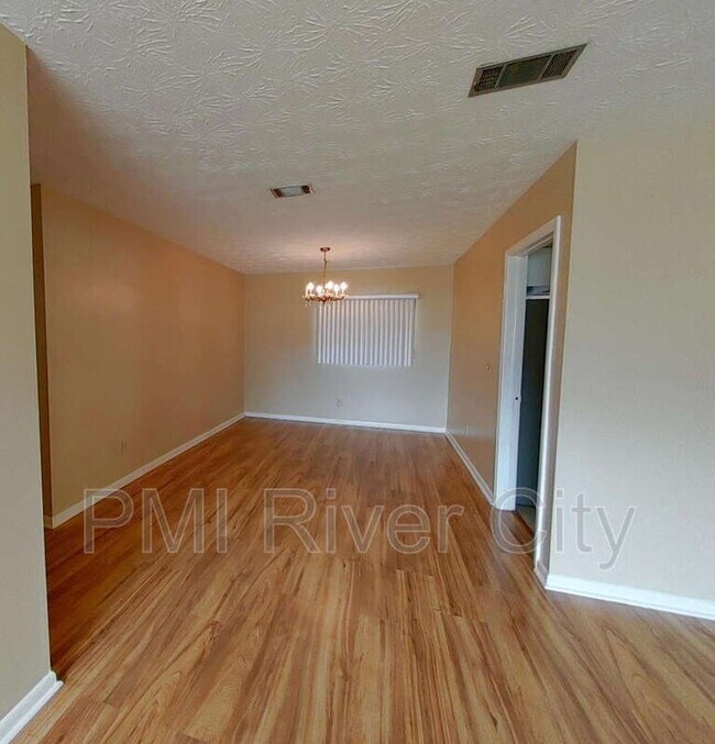 Building Photo - 7819 Lisa Dr E