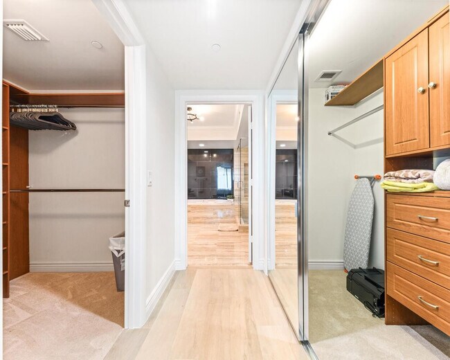 Building Photo - 101 S Fort Lauderdale Beach Blvd