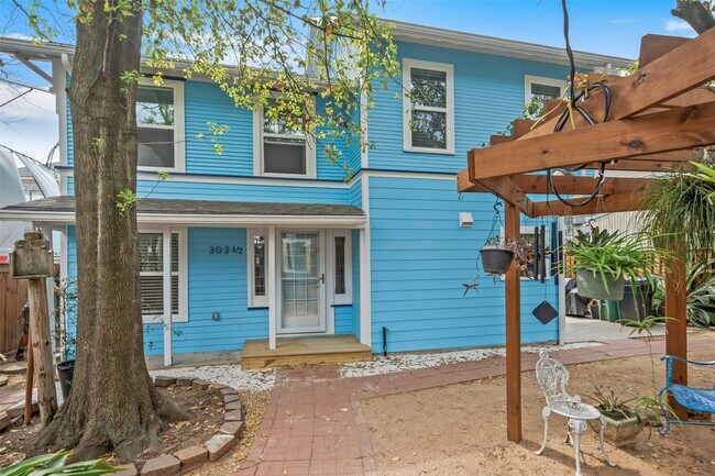 Building Photo - 303 Welch St