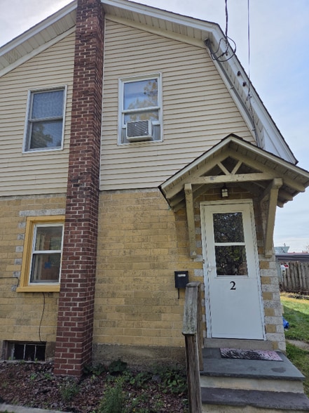 Building Photo - 2 Grandview St