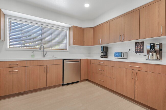 Building Photo - 2246 Paseo Roseta