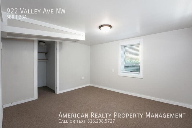 Building Photo - 922 Valley Ave NW