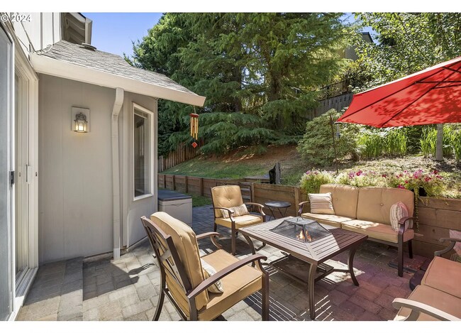 Building Photo - Stunning 4 Bedroom Home in Bethany!