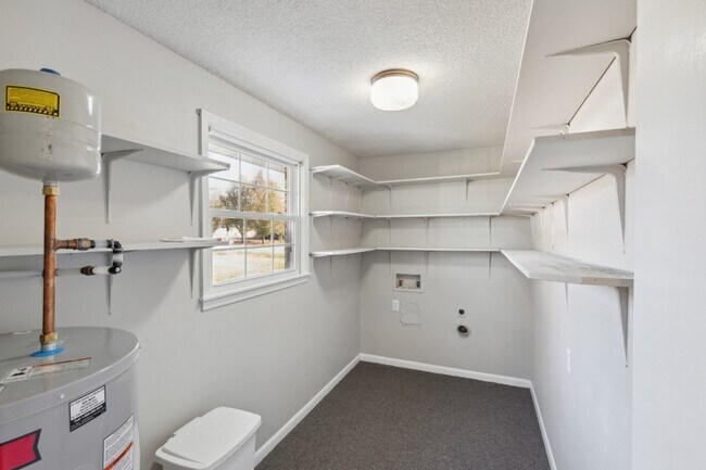 Building Photo - 220 Bartonwood Dr