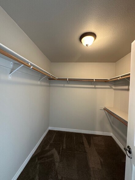 Building Photo - 1836 Hondeleau Ln