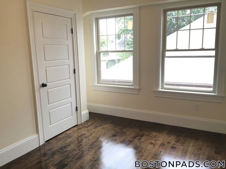 Building Photo - 29 Commonwealth Terrace