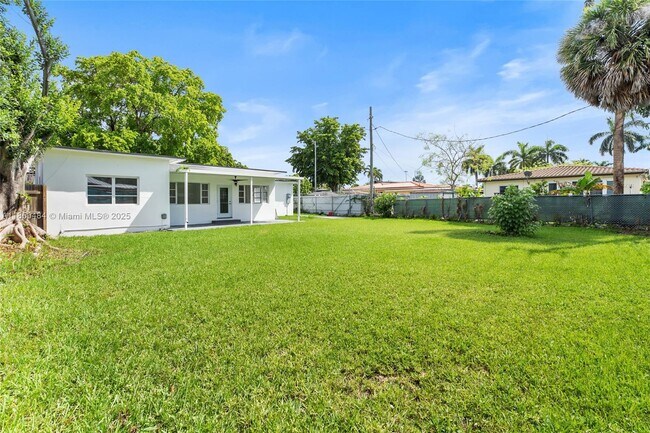 Building Photo - 1581 Normandy Dr