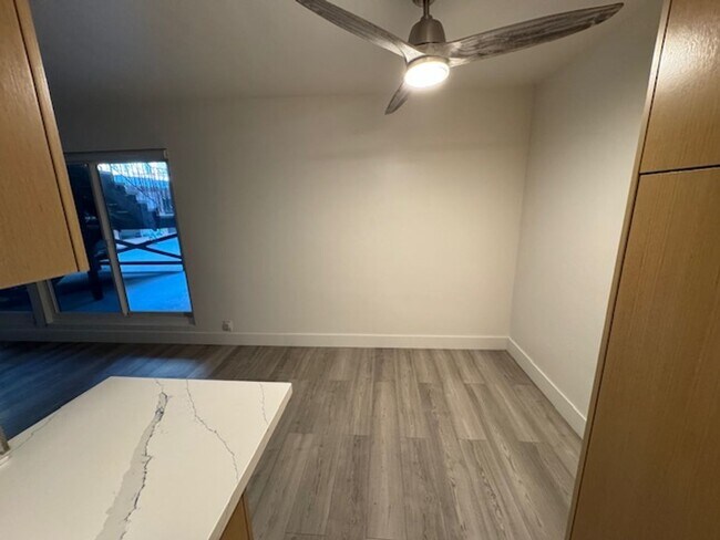 Building Photo - Modern Alamitos Beach 2 bedroom Condo plus...