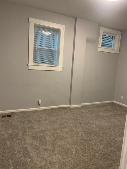 Bedroom with walk-in closet - 600 Center St