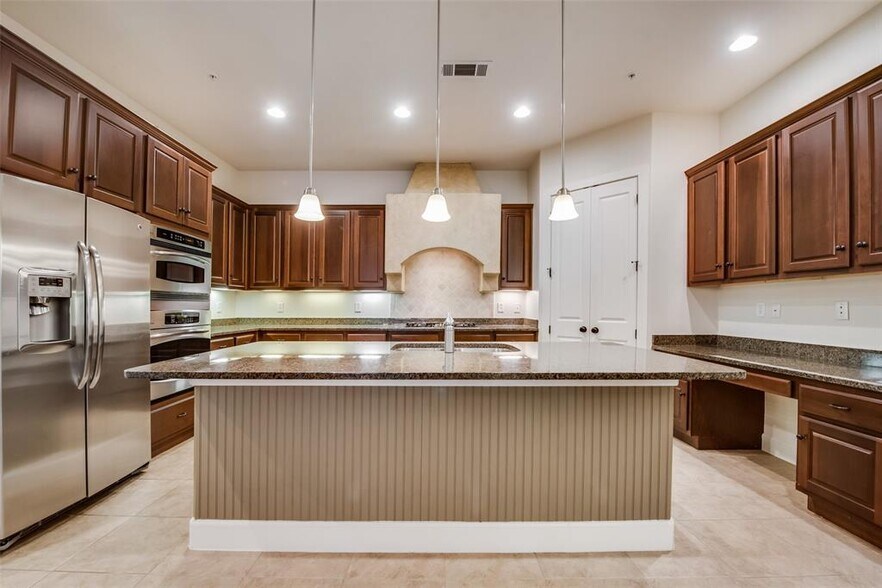 Building Photo - 555 Via Amalfi