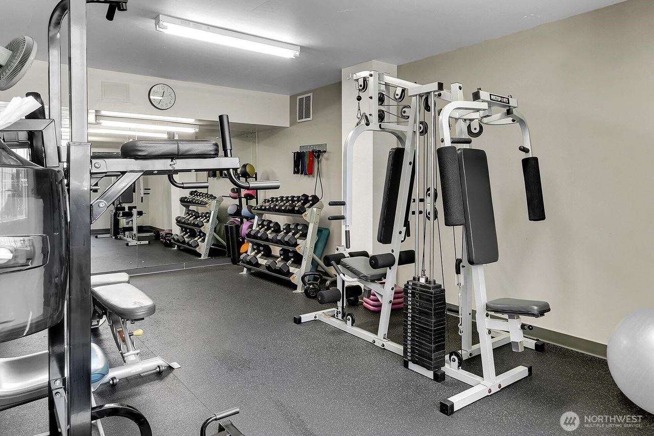 Building Photo - 4540 8th Ave NE