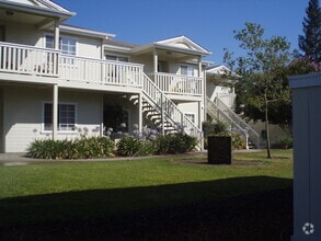 Building Photo - Beautiful Upstairs 2 Bedroom 2 Bath Apartm...