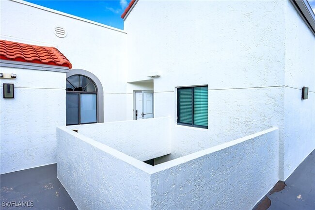 Building Photo - 586 Beachwalk Cir