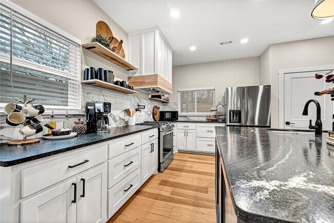 Building Photo - 1433 S Duncan Ave